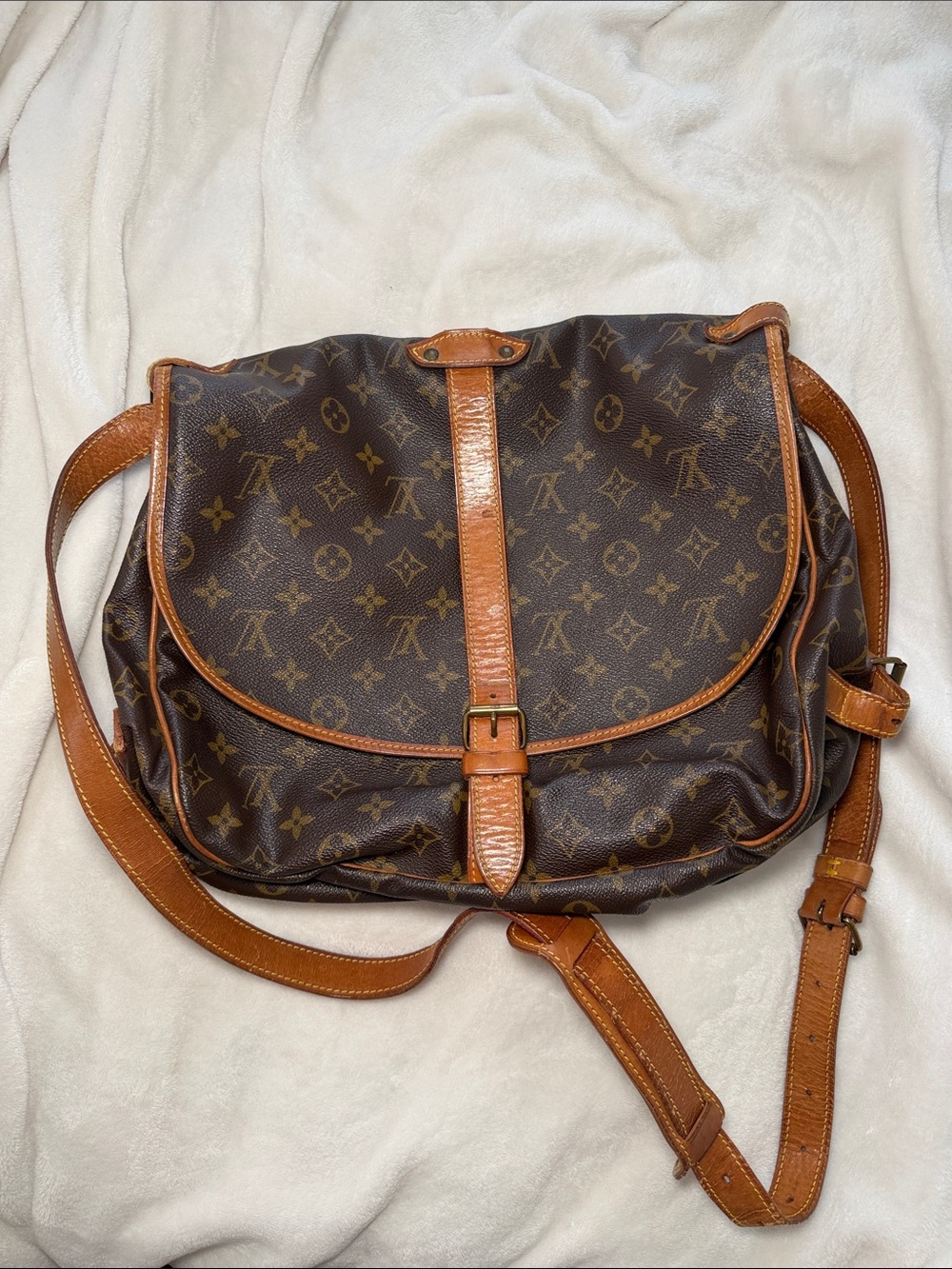 Louis Vuitton Vintage Monogram Canvas Saumur 35 Messenger